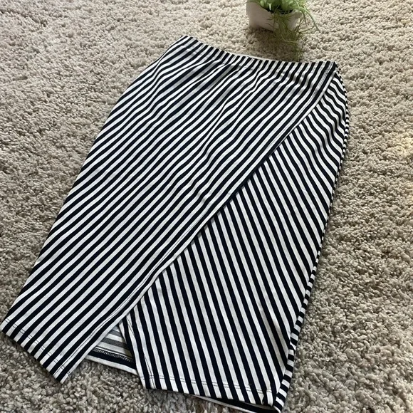 High waisted business slotted, tight long skirt - Picture 2 of 3